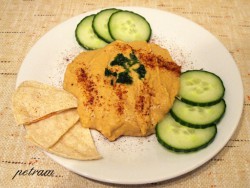hummus-z-cervene-cocky.jpg