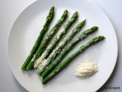 zeleny-chrest-s-veganskym-parmezanem.jpg